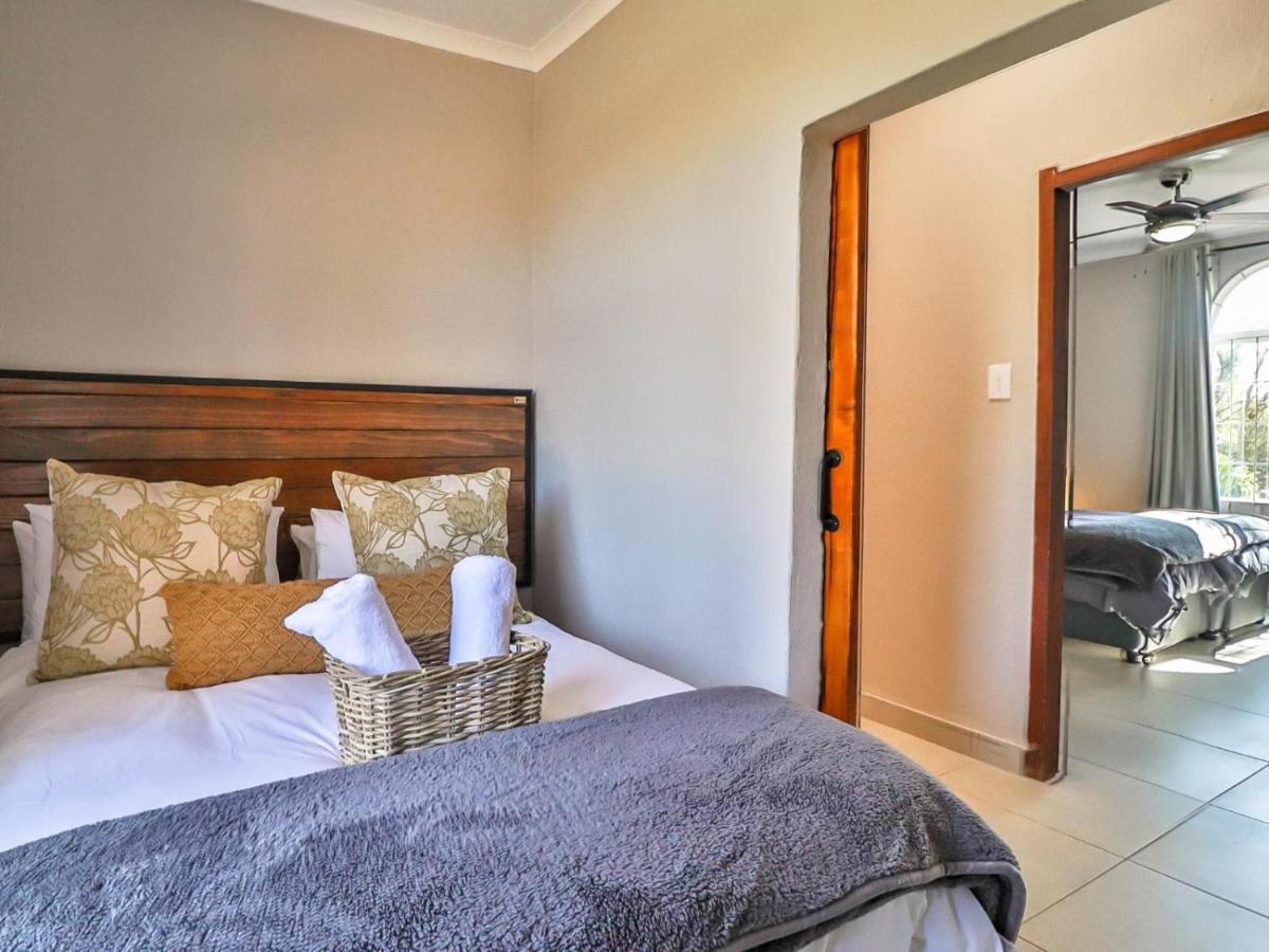 Featherwood Farm & Nyala Lodge Rayton Екстер'єр фото