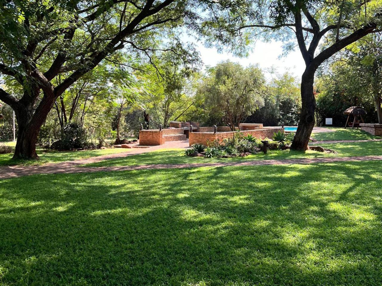 Featherwood Farm & Nyala Lodge Rayton Екстер'єр фото